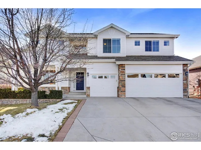 a view of house and outdoor space