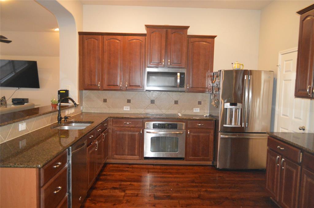 3965 Hunter Peak Road Fort Worth, TX 76262 - Photo 3 of 19