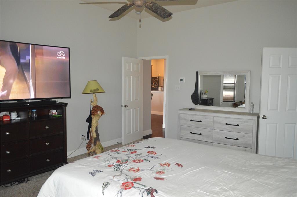 3965 Hunter Peak Road Fort Worth, TX 76262 - Photo 5 of 19