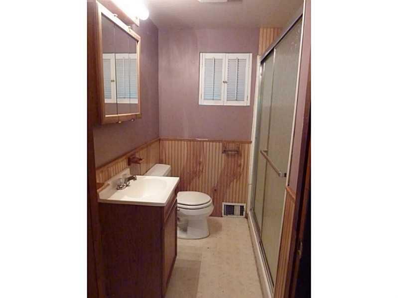 958 Cliff Mine Road Coraopolis, PA 15108 - Photo 14 of 25 Full Bath.