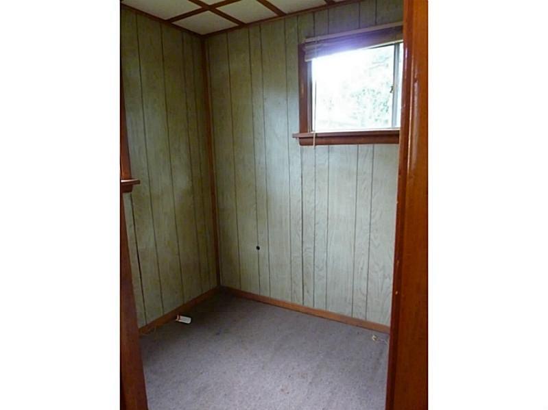958 Cliff Mine Road Coraopolis, PA 15108 - Photo 15 of 25 Den.