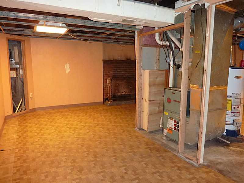 958 Cliff Mine Road Coraopolis, PA 15108 - Photo 16 of 25 Basement/Game Room.
