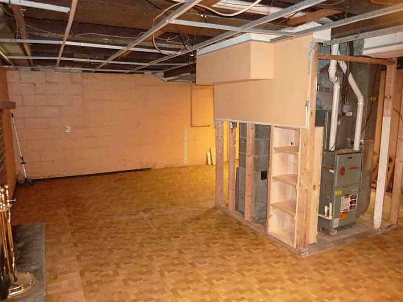958 Cliff Mine Road Coraopolis, PA 15108 - Photo 18 of 25 Basement/Game Room.