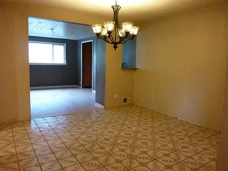 958 Cliff Mine Road Coraopolis, PA 15108 - Photo 3 of 25 Dining Room.