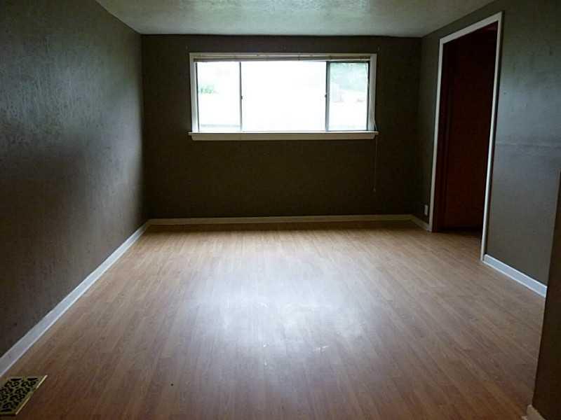 958 Cliff Mine Road Coraopolis, PA 15108 - Photo 4 of 25 Living Room.