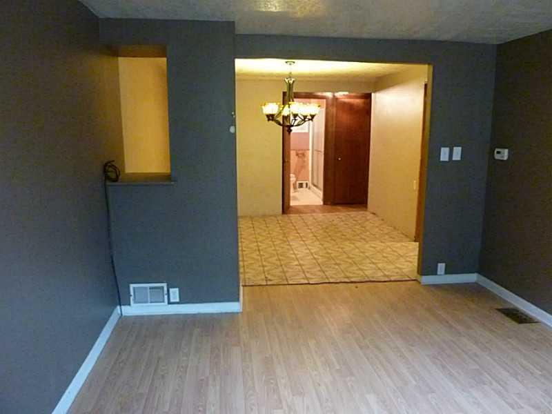 958 Cliff Mine Road Coraopolis, PA 15108 - Photo 5 of 25 Living Room.