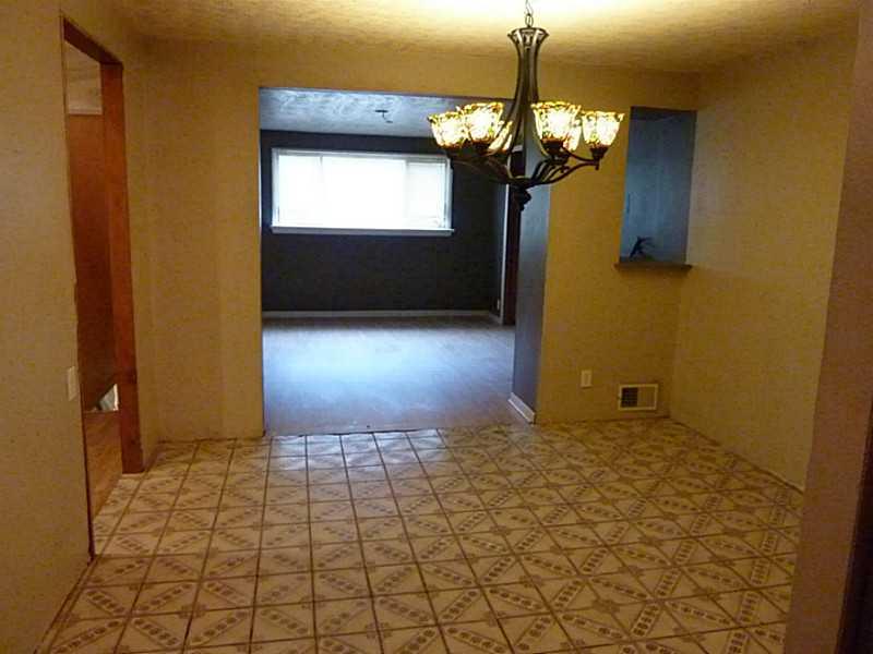 958 Cliff Mine Road Coraopolis, PA 15108 - Photo 6 of 25 Dining Room.