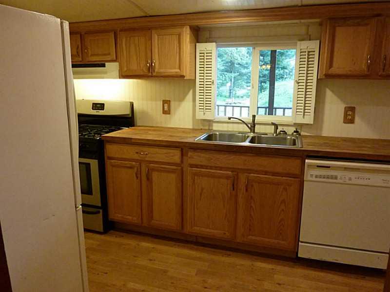 958 Cliff Mine Road Coraopolis, PA 15108 - Photo 7 of 25 Kitchen.