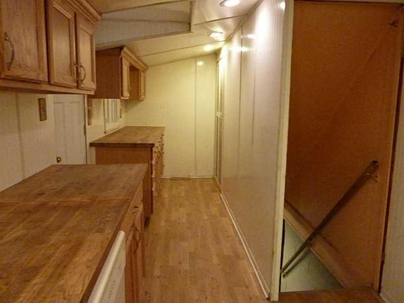 958 Cliff Mine Road Coraopolis, PA 15108 - Photo 8 of 25 Kitchen.