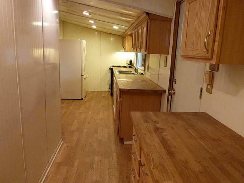 958 Cliff Mine Road Coraopolis, PA 15108 - Photo 10 of 25 Kitchen.