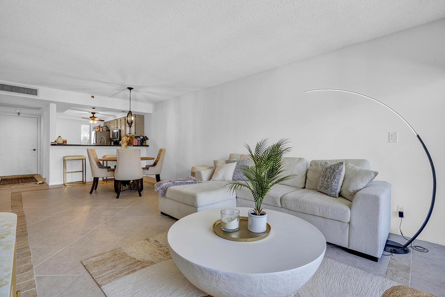 21 Royal Palm Way, Unit 4050 Boca Raton, FL 33432 - Photo 18 of 57 Living Room