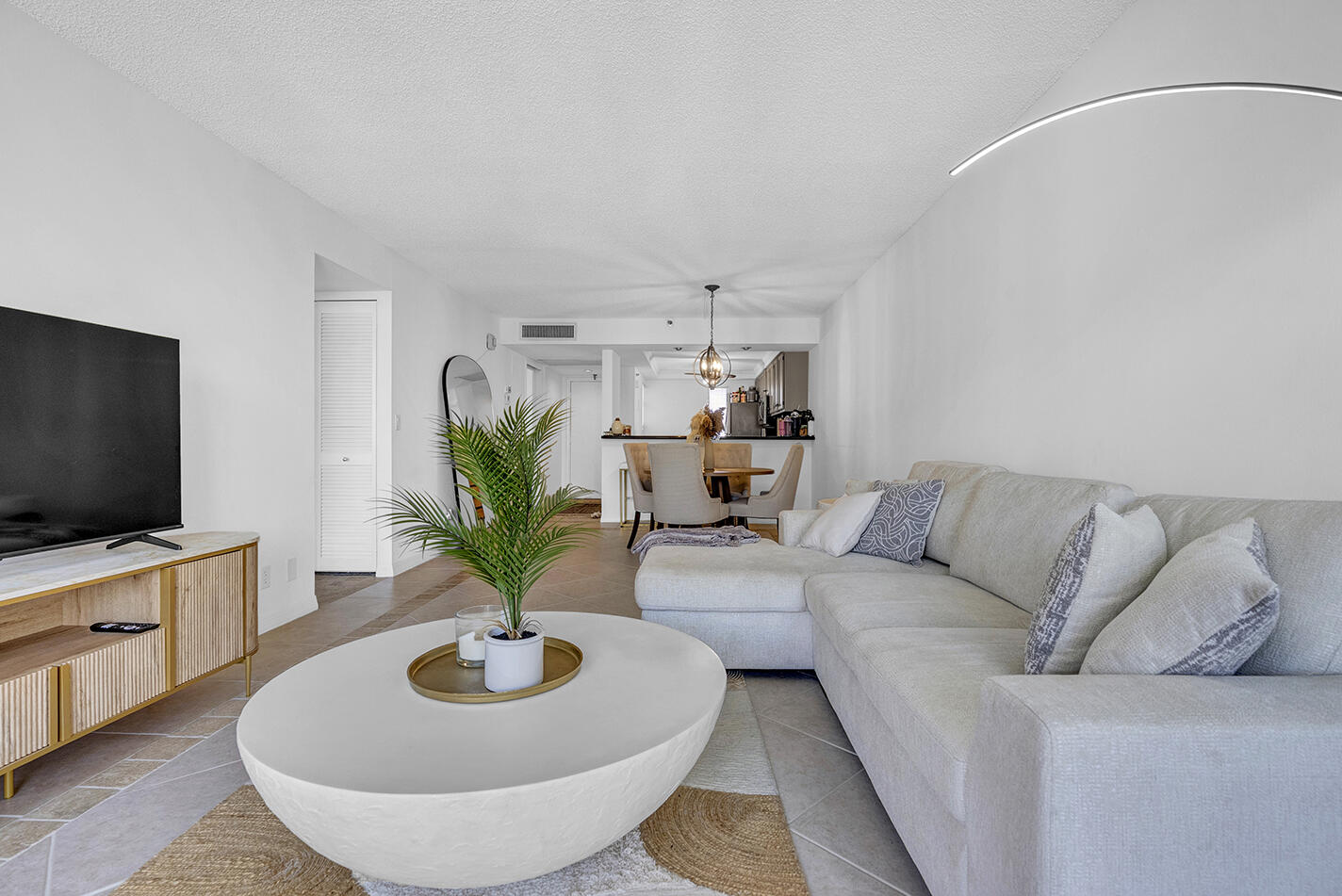 21 Royal Palm Way, Unit 4050 Boca Raton, FL 33432 - Photo 19 of 57 Living Area