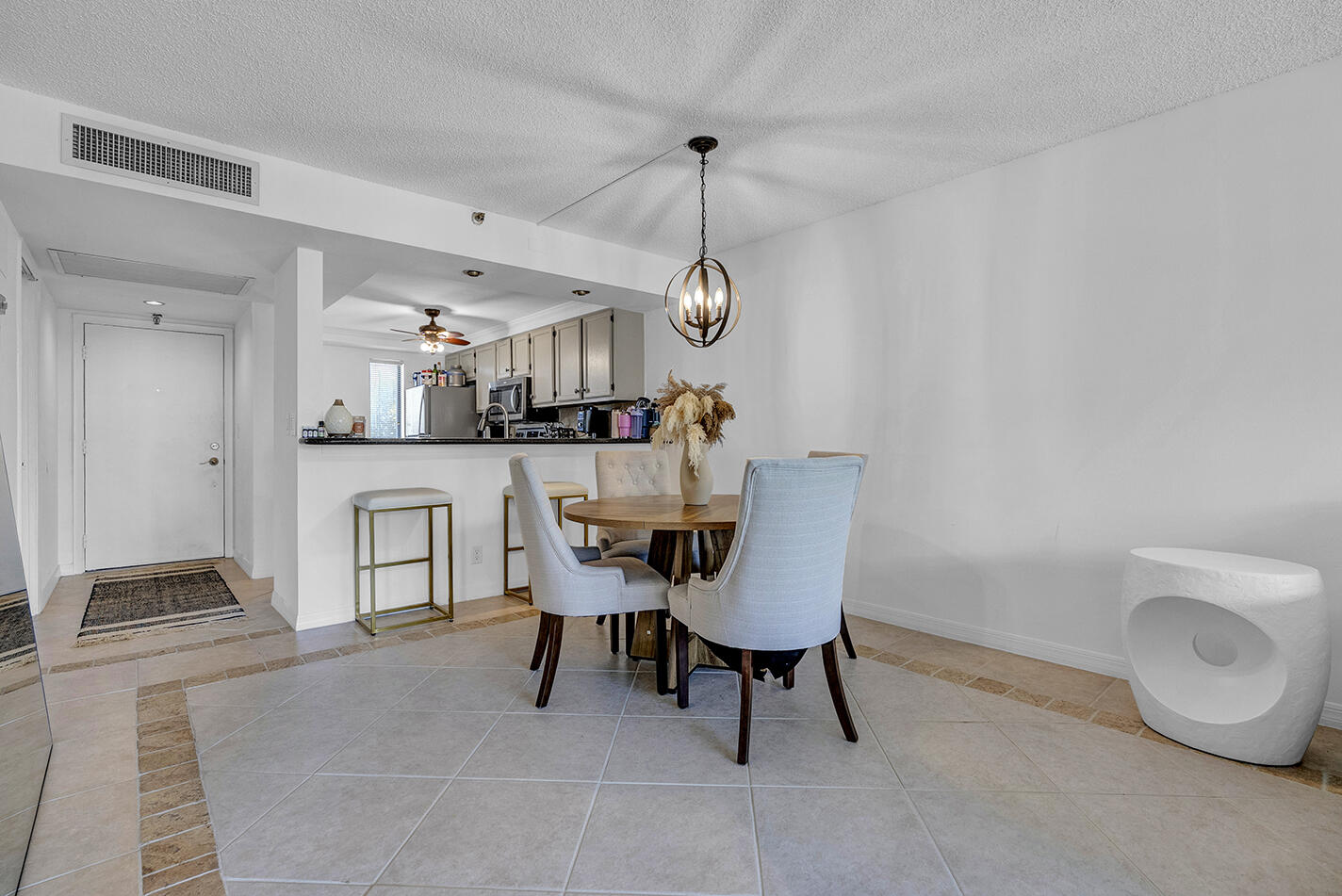 21 Royal Palm Way, Unit 4050 Boca Raton, FL 33432 - Photo 28 of 57 Dining Area