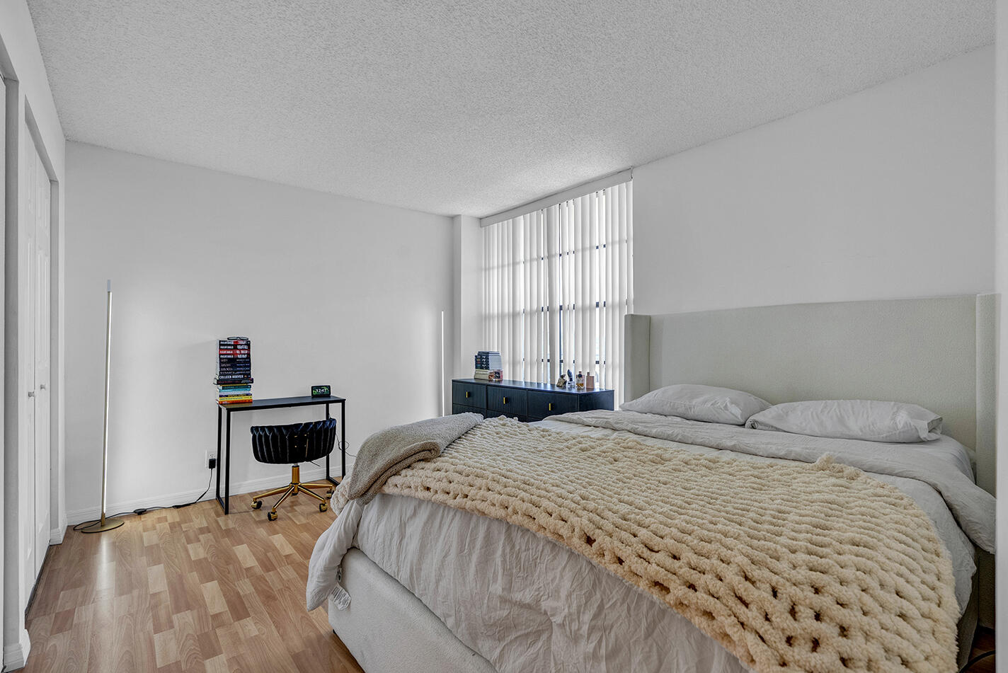 21 Royal Palm Way, Unit 4050 Boca Raton, FL 33432 - Photo 36 of 57 SEcond Bedroom