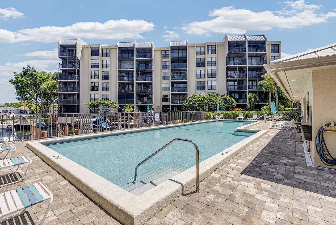 21 Royal Palm Way, Unit 4050 Boca Raton, FL 33432 - Photo 49 of 57 Pool