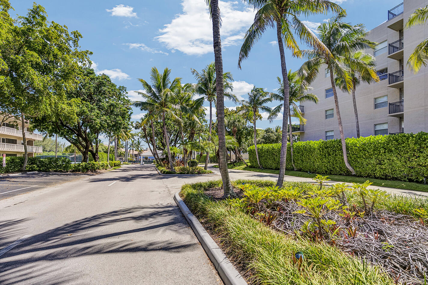 21 Royal Palm Way, Unit 4050 Boca Raton, FL 33432 - Photo 55 of 57 Entrance