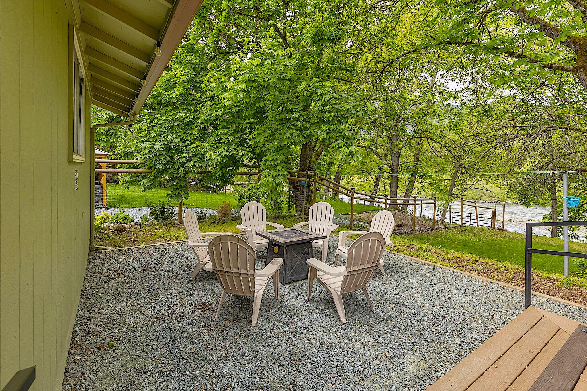 8720 Rogue River Highway Grants Pass, OR 97527 - Photo 27 of 51 44-web-or-mls-8720-rogue-river-hwy