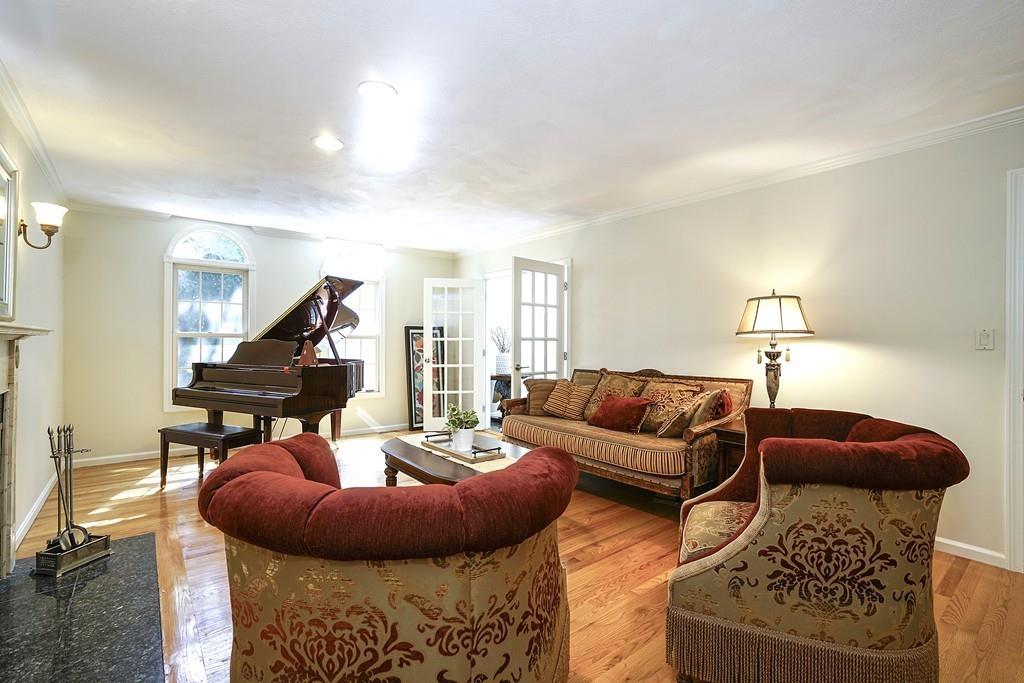 8 Kings Road Sharon, MA 02067 - Photo 5 of 35