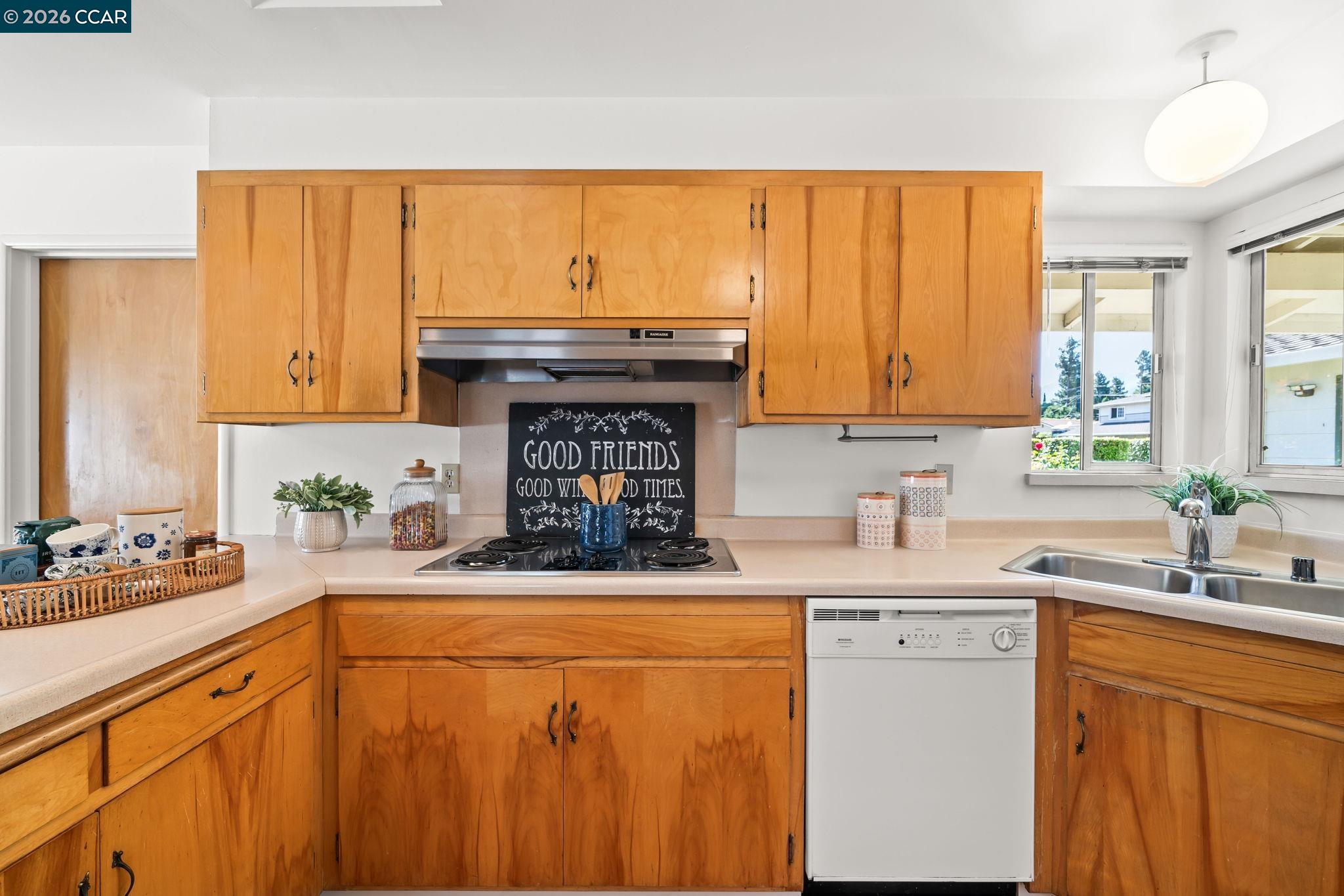 1531 Eclipse Way Concord, CA 94521 - Photo 8 of 47