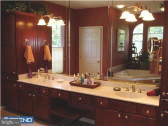 625 Devon Court Mickleton, NJ 08056 - Photo 9 of 12 Bathroom