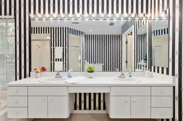 $645,000 | 4704 Northwest 57th Drive, Gainesville, FL 32653