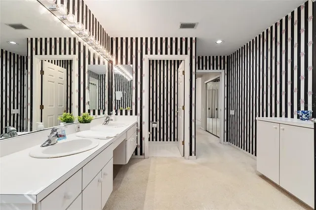 $645,000 | 4704 Northwest 57th Drive, Gainesville, FL 32653