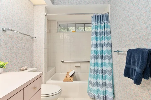 $645,000 | 4704 Northwest 57th Drive, Gainesville, FL 32653