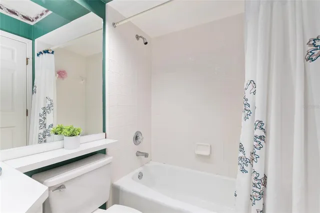 $645,000 | 4704 Northwest 57th Drive, Gainesville, FL 32653