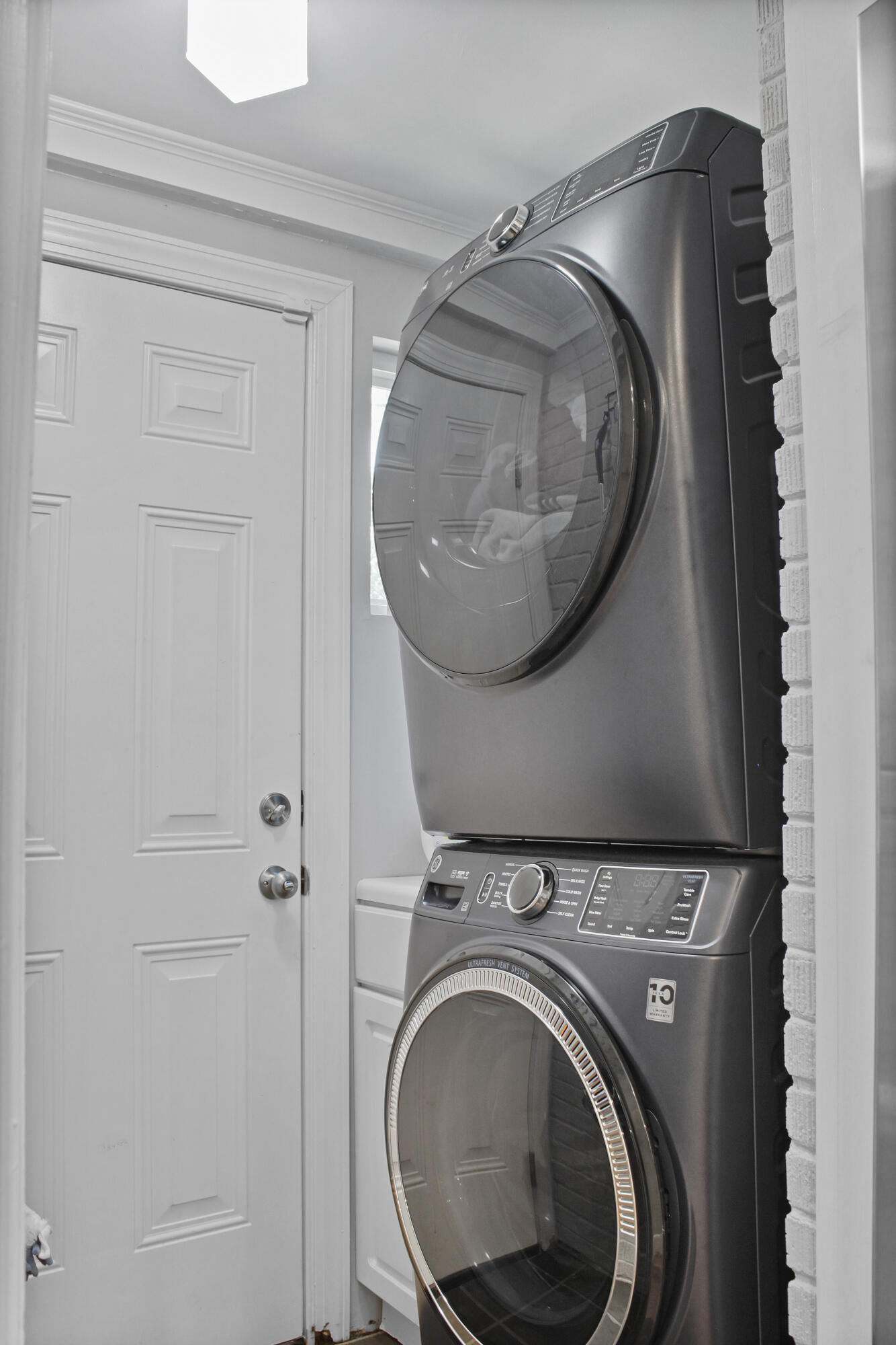 516 Wando Street Columbia, SC 29205 - Photo 5 of 17 Laundry Room
