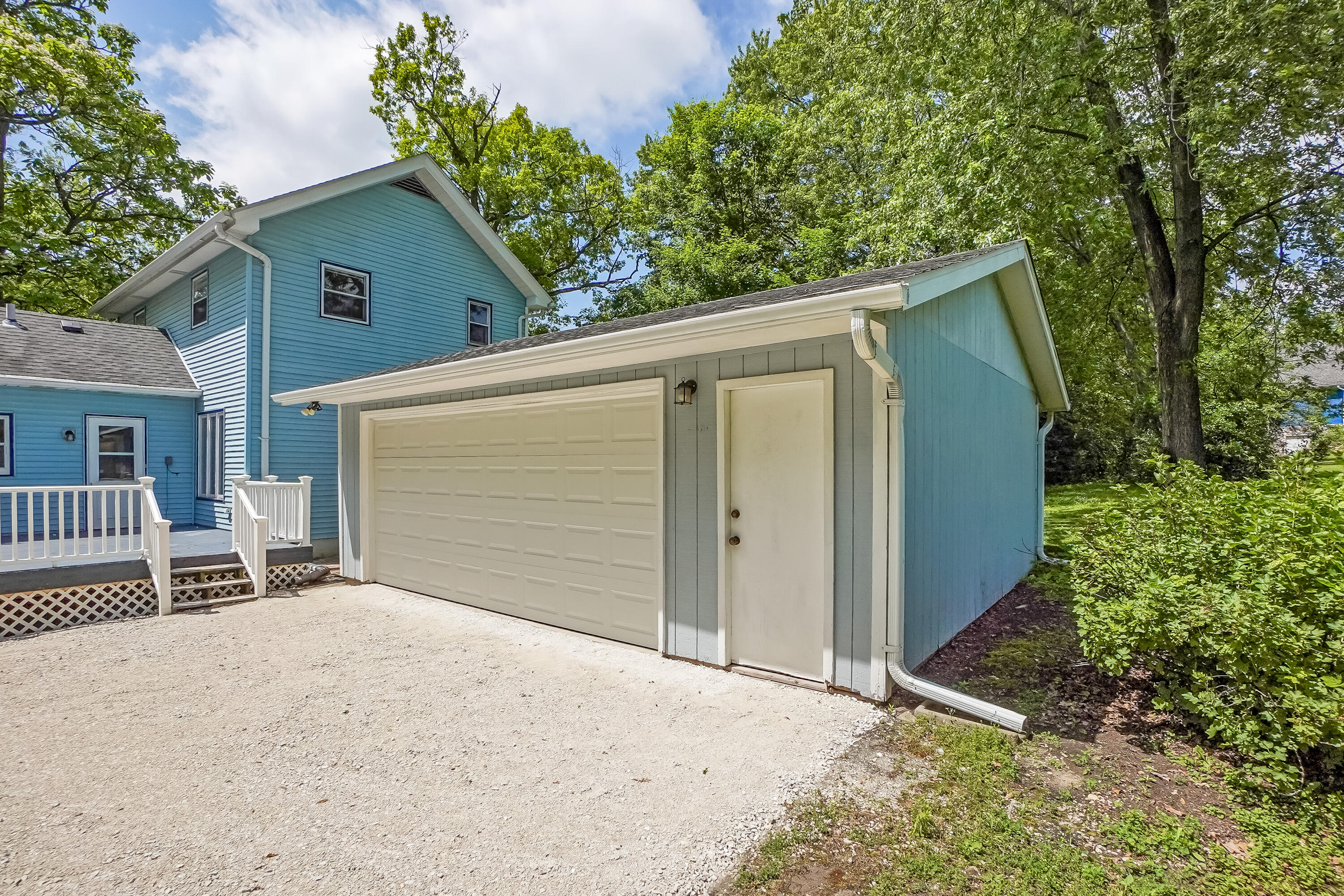 224 Plank Road Mukwonago, WI 53149 - Photo 23 of 30 Garage 1