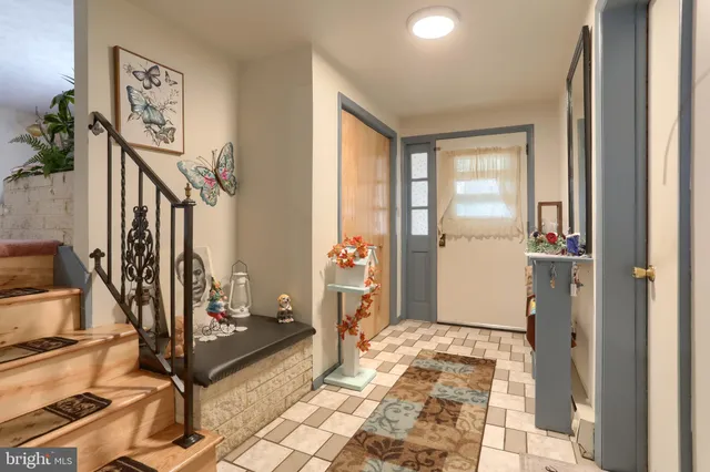 a very nice looking room with many windows