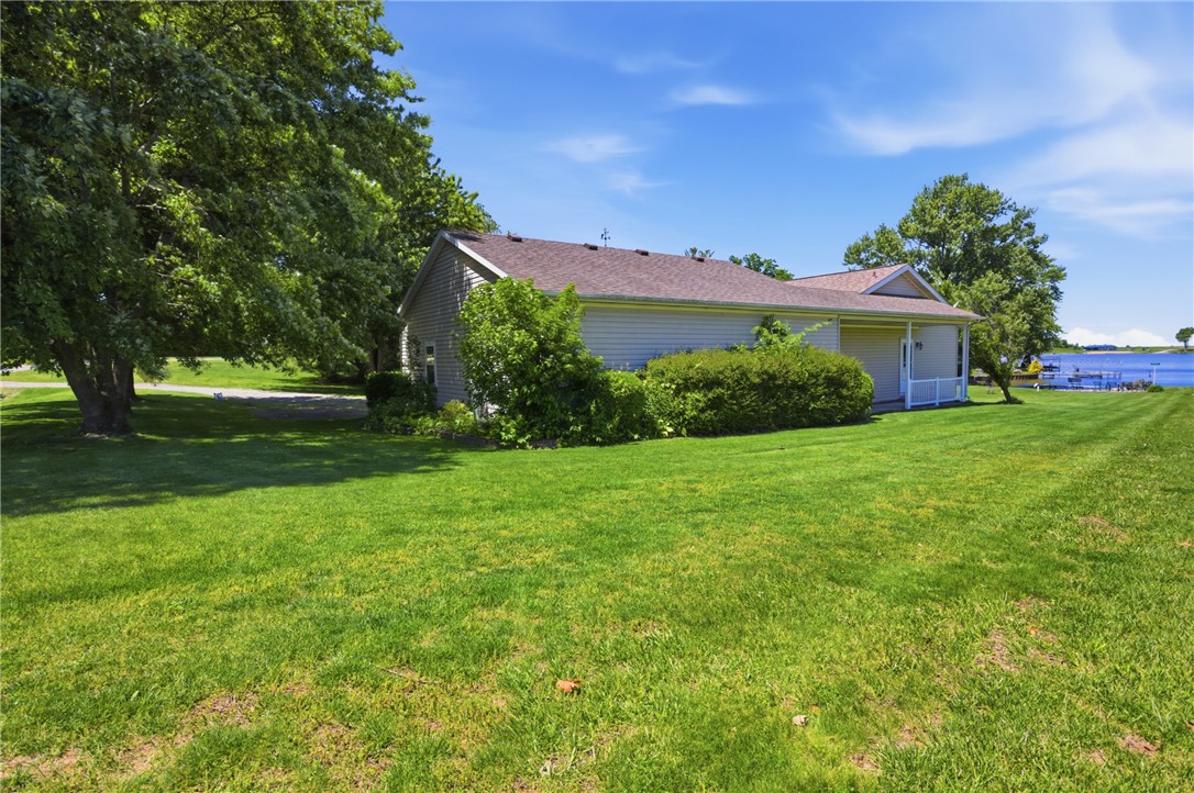 9 Oak Point Neoga, IL 62447 - Photo 3 of 32