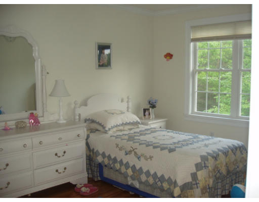 12 Noreen Road Mansfield, MA 02048 - Photo 12 of 13 Gallery Image 12