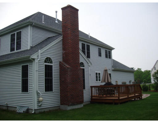 12 Noreen Road Mansfield, MA 02048 - Photo 3 of 13 Gallery Image 3