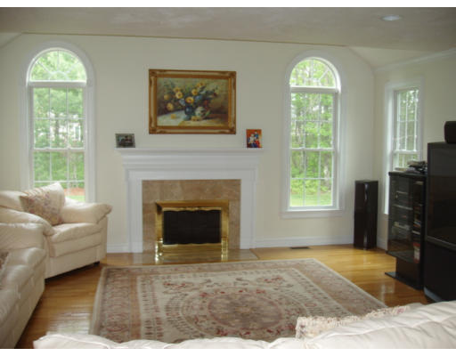 12 Noreen Road Mansfield, MA 02048 - Photo 5 of 13 Gallery Image 5