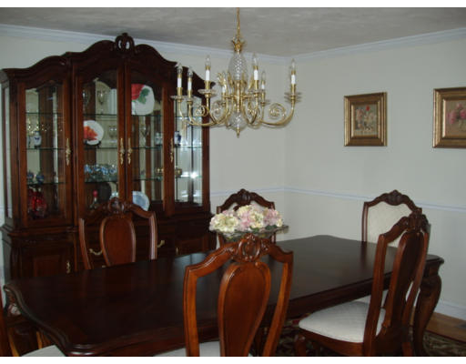 12 Noreen Road Mansfield, MA 02048 - Photo 6 of 13 Gallery Image 6