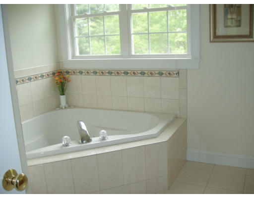 12 Noreen Road Mansfield, MA 02048 - Photo 9 of 13 Gallery Image 9
