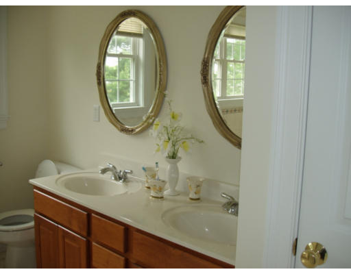 12 Noreen Road Mansfield, MA 02048 - Photo 10 of 13 Gallery Image 10