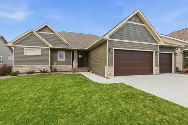 $929,900 | 1505 20th Avenue South, Sartell, MN 56377