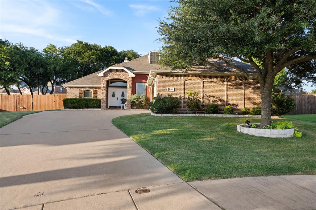 5200 Medallion Court Midlothian, TX 76065 - Photo 3 of 40