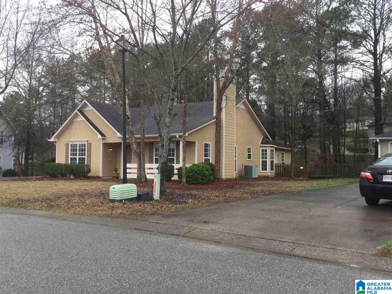 136 Pebble Lane Alabaster, AL 35007 - Photo 2 of 33