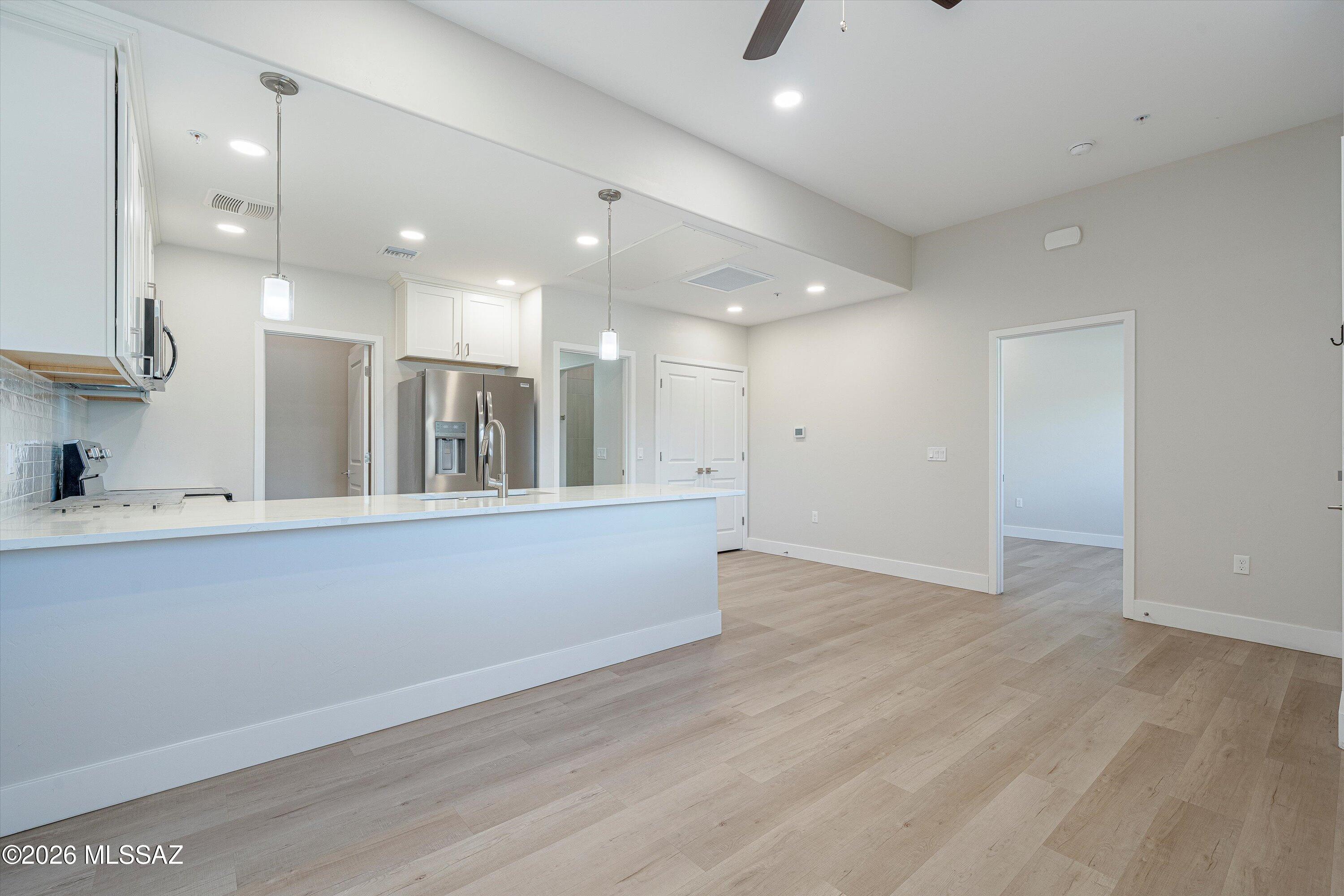 2042 East River Road, Unit 204 Tucson, AZ 85718 - Photo 11 of 28 10-Living Area