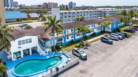 $199,900 | 3212 Northeast 8th Court, Unit 7, Pompano Beach, FL 33062