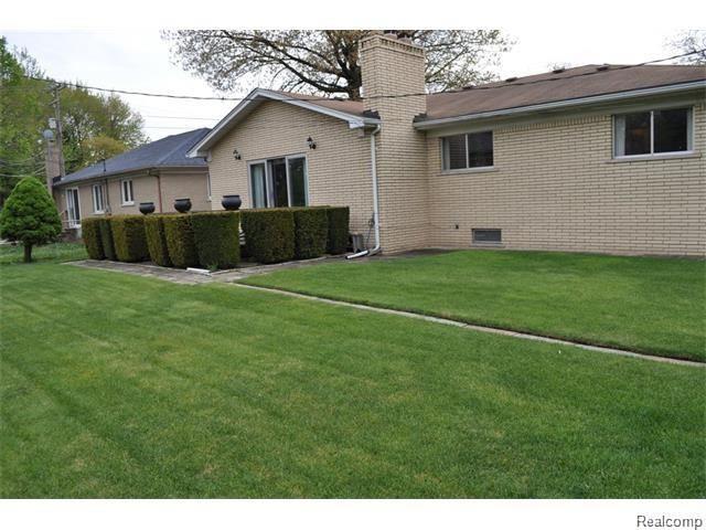 4223 Martin Road Warren, MI 48092 - Photo 4 of 49