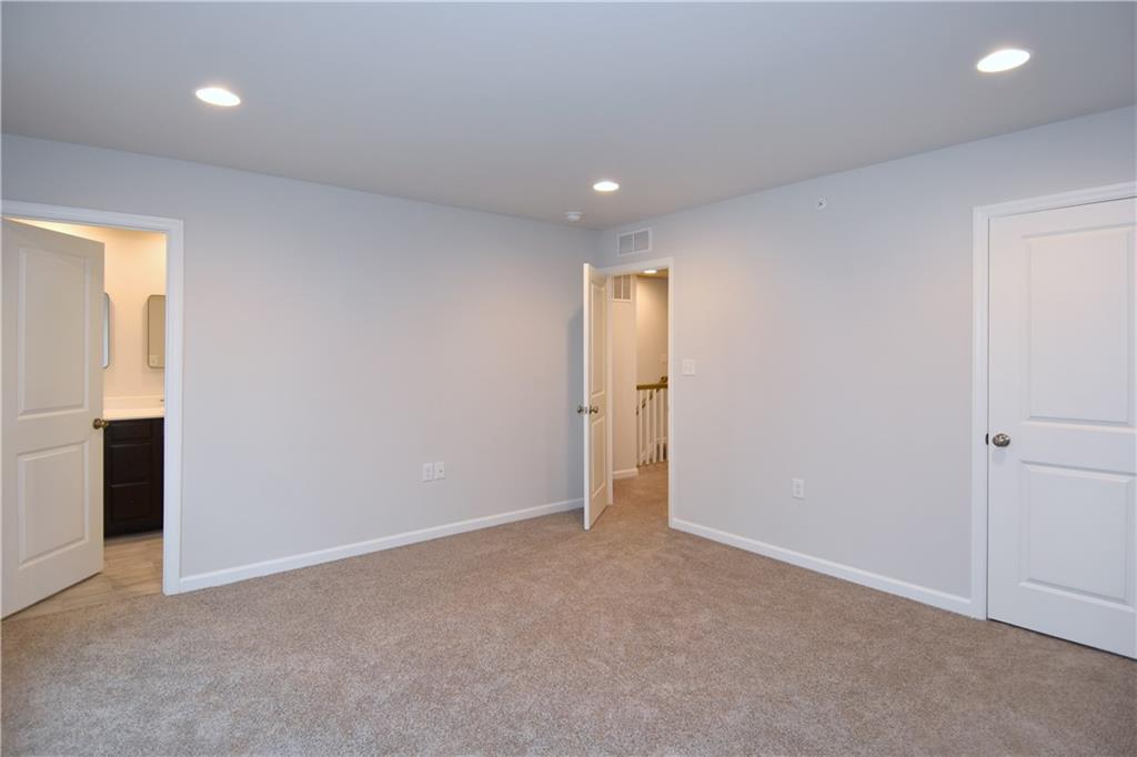 122 Gress Road Cranberry Township, PA 16066 - Photo 29 of 33 an empty room with closet area