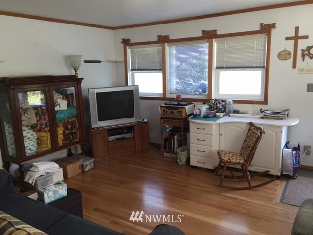 2113 Northeast 6th Place Renton, WA 98056 - Photo 6 of 23