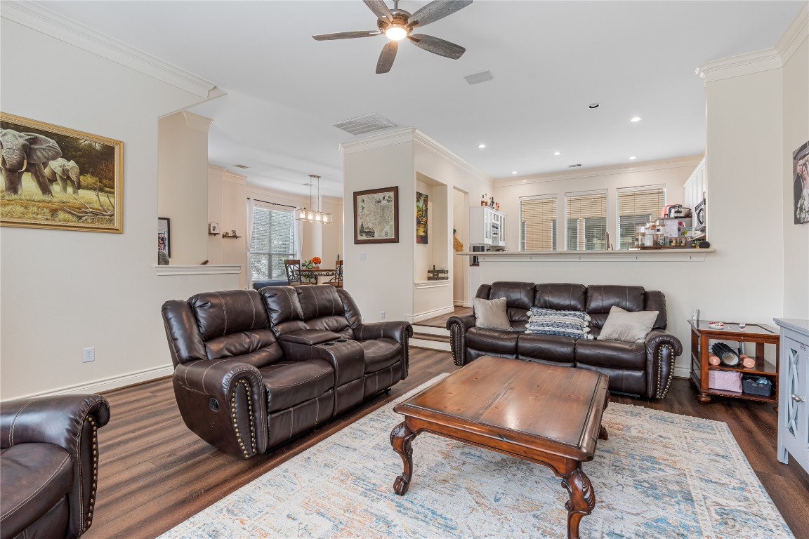 5733 Kansas Street Houston, TX 77007 - Photo 31 of 36 a living room with furniture