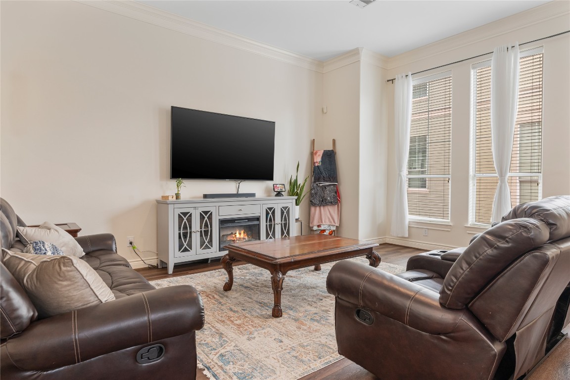 5733 Kansas Street Houston, TX 77007 - Photo 33 of 36 a living room with furniture and a flat screen tv