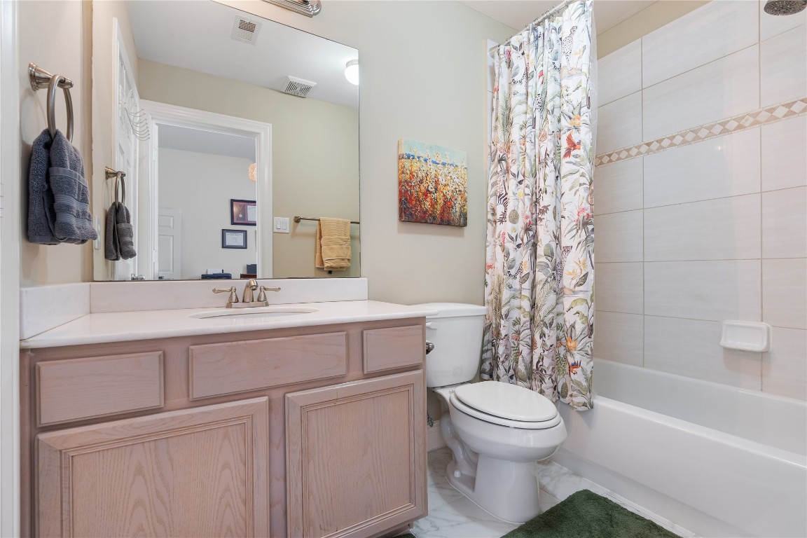 5733 Kansas Street Houston, TX 77007 - Photo 35 of 36 a bathroom with a toilet sink vanity tub and shower