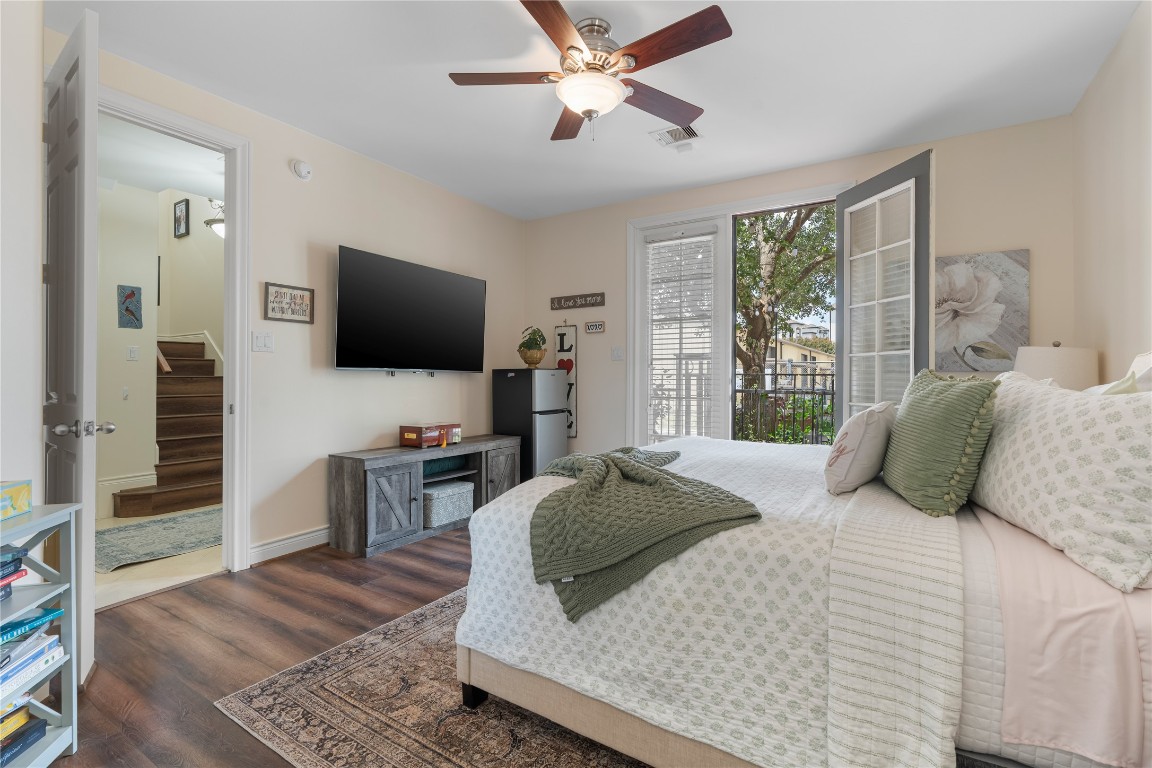 5733 Kansas Street Houston, TX 77007 - Photo 36 of 36 a bedroom with a bed and a flat screen tv